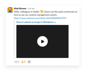 Un salarié partage une vidéo Loom dans Slack pour montrer comment utiliser le système de gestion des contenus de l’équipe
