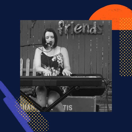 Shannon Curtis playing keyboard